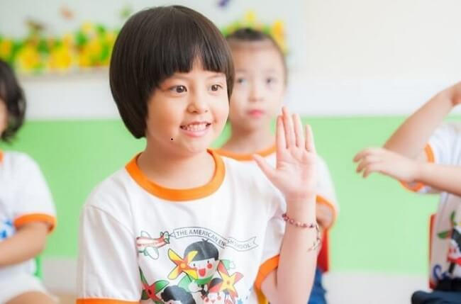Trẻ hiếu động có khả năng tập trung học bài